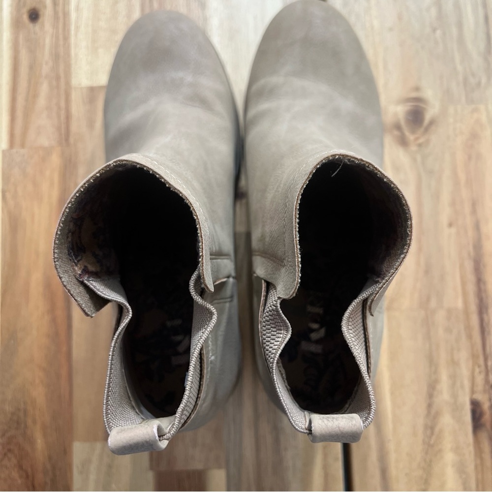 Korks Taupe Heeled Chelsea Boots Size 10M - Picture 3 of 7